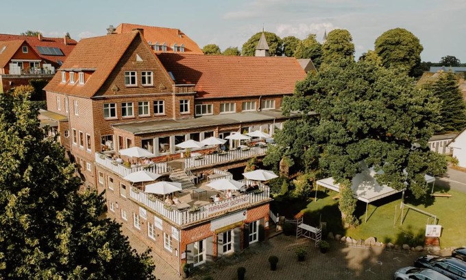 Schwabstedt Hotel | Pet-Friendly Hotel zur Treene with Oceanfront Views