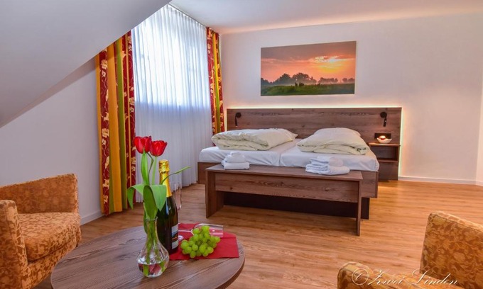 Horne Hotel | Hotel Zwei Linden: Cozy Retreat by the Elbe River
