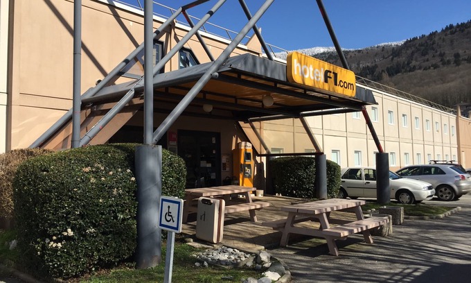 Saint-Cergues Hotel | Affordable hotelF1 Annemasse with Breakfast & Family Amenities