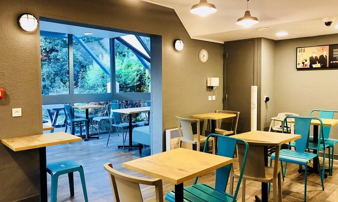 Ferney-Voltaire Hotel | Budget-Friendly hotelF1 Geneve Ferney Airport with Breakfast
