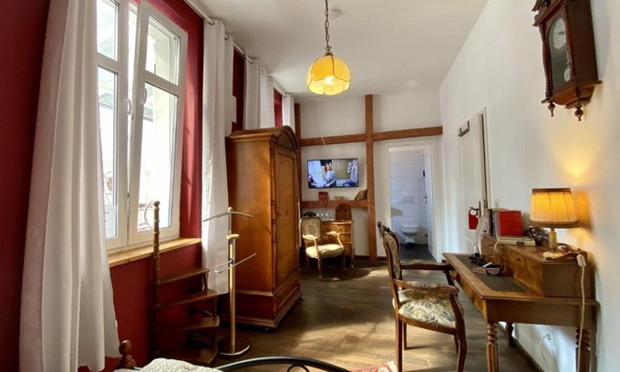 Oberhausen House | Pet-Friendly Hotelik Gdanska with Breakfast & Kitchen Access
