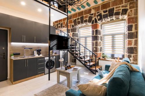 Kentron Apartment | Explore Hotelise l Athos Apartment - 4-Star Family Retreat
