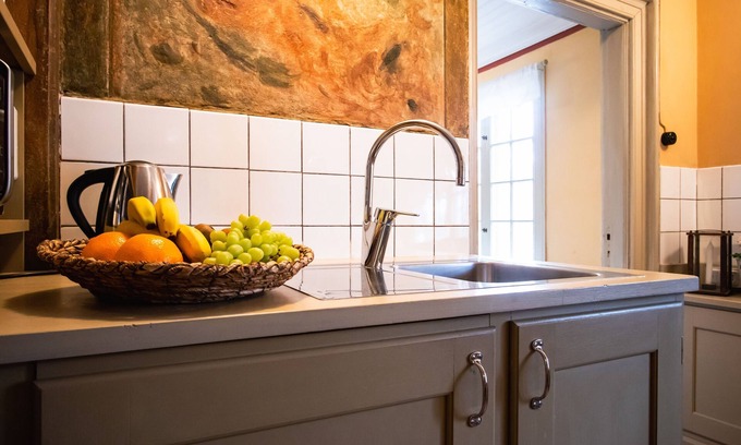 Vadstena Bed & Breakfast | Discover Hotell Dahlströmska Gården: Family-Friendly Retreat