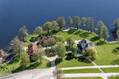 Karlskoga Hotel | Discover Hotell Grönfeltsgården with Oceanfront Views