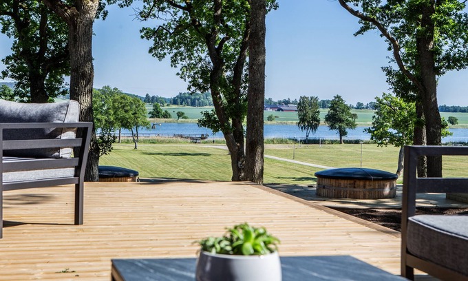 Vanersborg Hotel | Welcoming Hotell Hehrne: Family-Friendly with Great Amenities