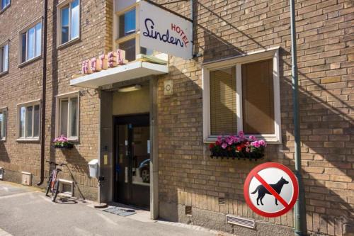 Odenslund Hotel | Explore Hotell Linden: Relax by the Pool with Comfort