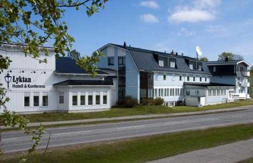Arjeplog Hotel | Family-Friendly Comfort at Hotell Lyktan with Hot Tub