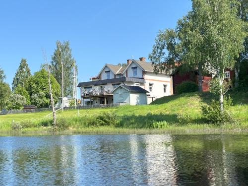 Orsa Hotel | Oceanfront Getaway at Hotell Strandvillan B&B - Rated 9/10