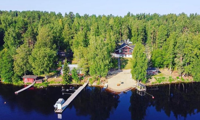 Ruokolahti Hotel | Pet-Friendly Hotelli Hirsiranta with Private Beach & Ocean Views