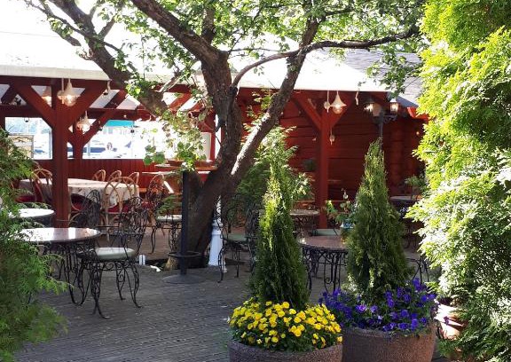 Naantali Old Town Hotel | Experience Serenity at Hotelli Luostarin Puutarha
