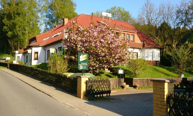 Benz House | Discover Hotelpension Schwalbennest: Pet-Friendly Escape
