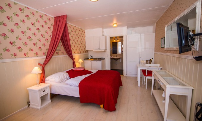 Sønderstrand Hotel | Romantic Hotelzimmer: Pet Friendly with Breakfast Included