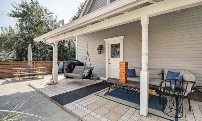 Holy Cross House | HotTub~5 Min to Mass Ave~Spacious for Groups~Indianapolis