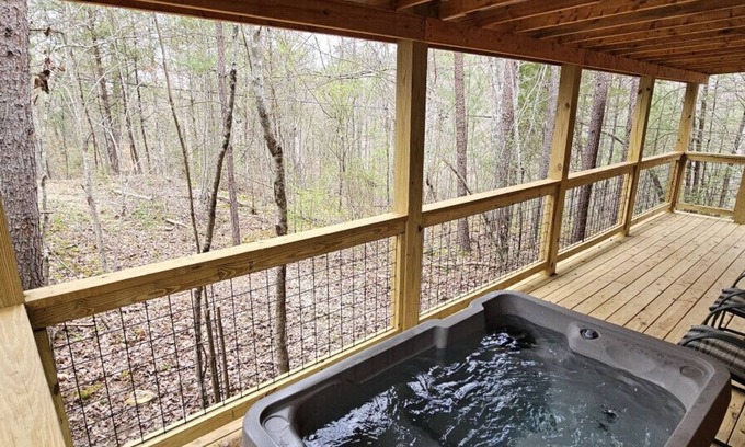 Saint Helens Cabin | Relaxing Hot Tub & Arcade Fun at Red River Gorge Retreat