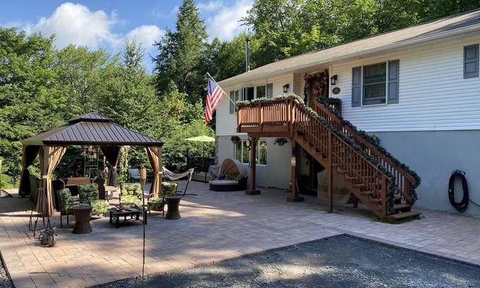 Elka Park House | Relaxing Ocean View Retreat with Hot Tub and Spa Access