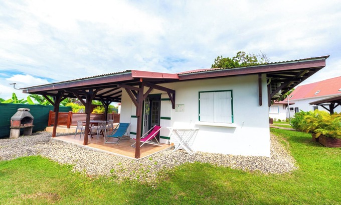 Capesterre-de-Marie-Galante House | Cozy Oceanfront House with Pool and Family Amenities