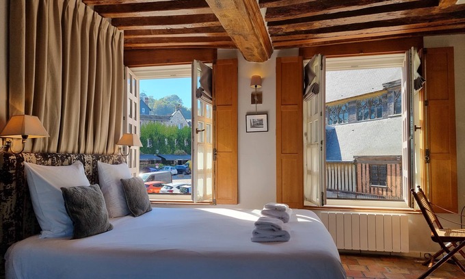 Honfleur Apartment | Bright Suite with Ocean View at Houdaille 1 in Honfleur