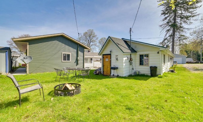 Houghton Lake House | Pet-Friendly Houghton Lake Cottage in Central Location