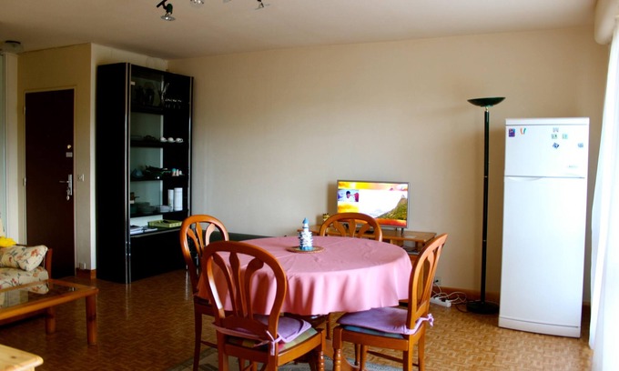 Houlgate Apartment | Houlgate Bel Appart: Oceanfront Retreat near Beach & Town