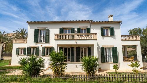 Playa de Palma Villa | Discover Houm Villa Samil: Pet-Friendly Family Retreat