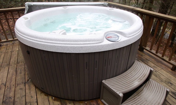 Ferguson Cabin | Hounds Retreat: Pet-Friendly Escape with Fireplace & Hot Tub