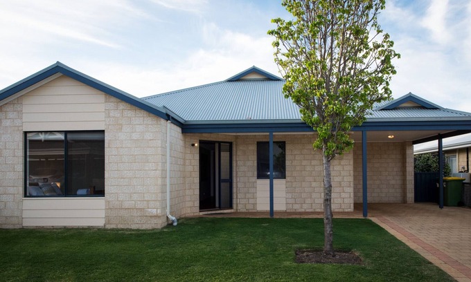 Dunsborough House | Indulge in Oceanfront Bliss at House 02 - The Dunsborough Retreat