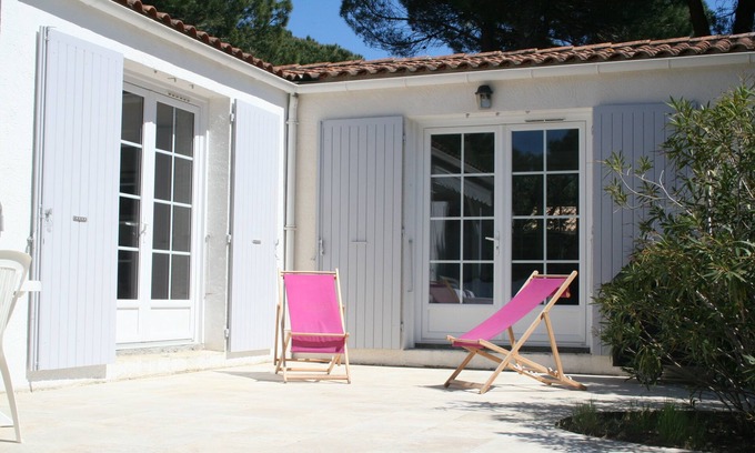 Domino House | Modern Beach House Just Steps from Chaucre Beach