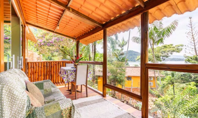 Paraty House | House 11.5km from the beach in Paraty and boat pier that offers trips to the islands