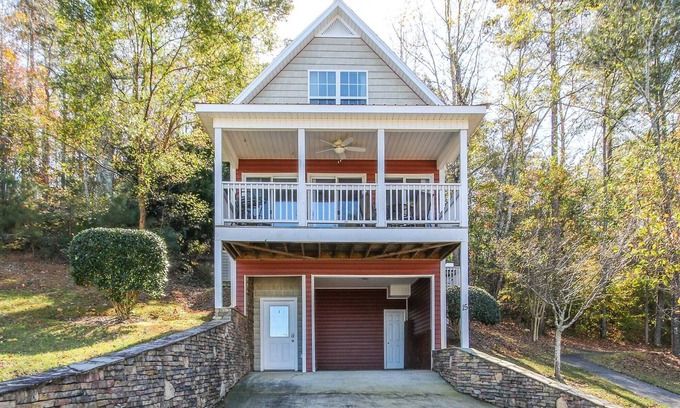 Leesburg House | House #15: Lake View Retreat with Oceanfront Access