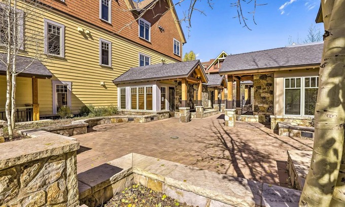 Breckenridge House | Ideal 2-Bedroom House with Private Pool & Hot Tub