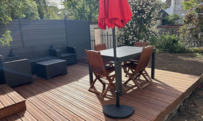 Mantes-la-Jolie House | House - 2 bedrooms - summer lounge and separate garden