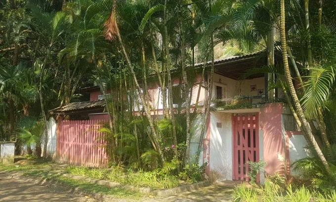 Praia de Barequecaba House | Nature Retreat: 2 Suites & 2 Apartments for Up to 12 Guests