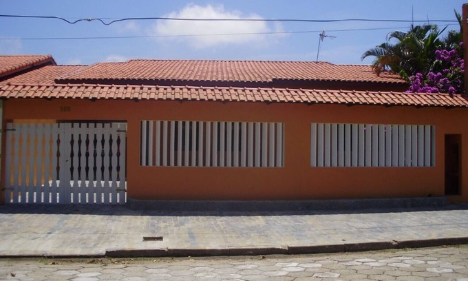 Jardim Casablanca House | Beachside Retreat: 3 Bedrooms for Family Enjoyment