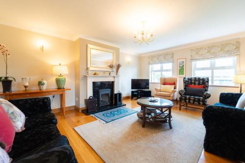 Dingle House | Discover House 23 Ard na Mara: Pet-Friendly Retreat