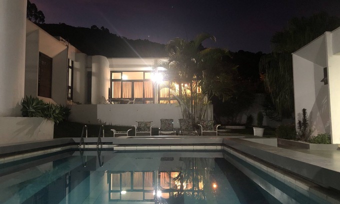 Cabecudas House | Beachside Retreat with Pool and Kitchen – 10/10 Rating