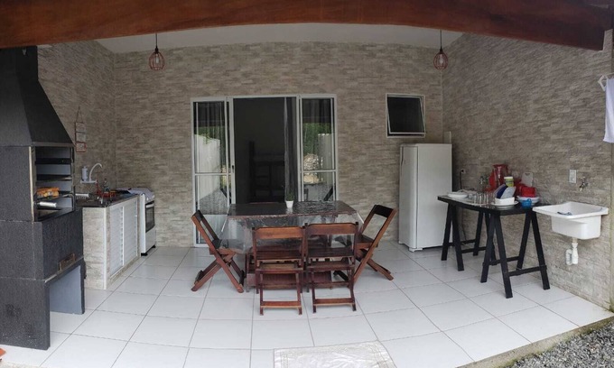 Praia da Enseada House | Cozy House Steps from Enseada Beach in Ubatuba