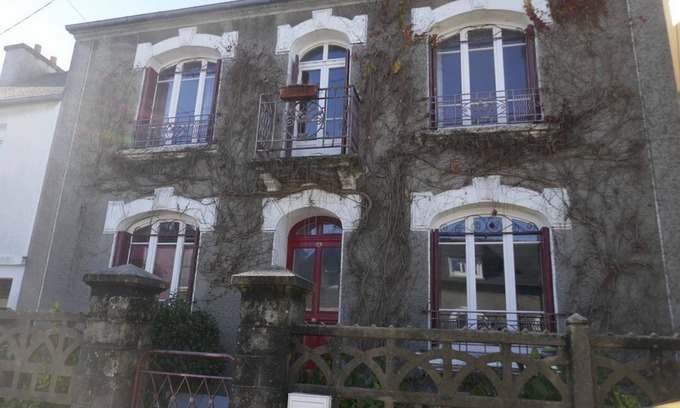 Rive Droite House | Unpretentious House with Pool - Rated 9.4/10 by Guests