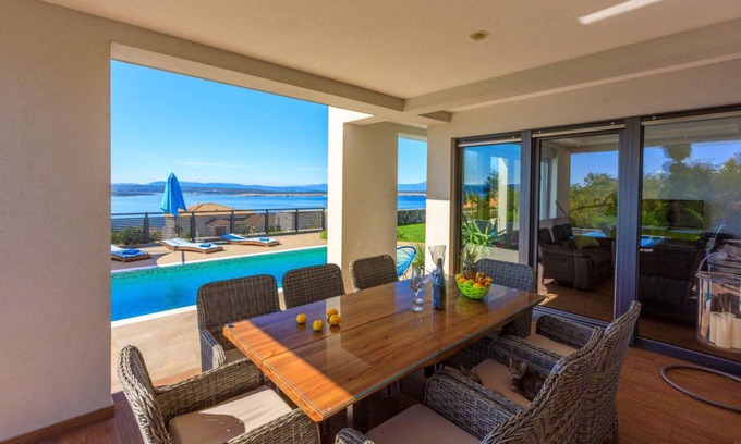 Crikvenica House | Cozy 4-Bedroom House with Private Pool and Ocean View
