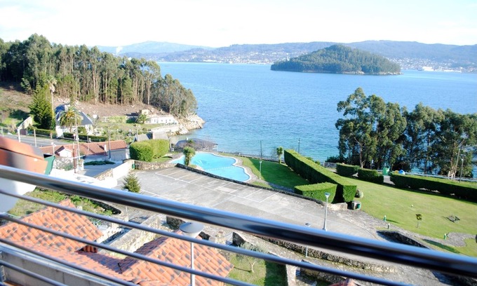 Chancelas Cottage | Inviting 4-Bedroom House with Pool & Sea Views