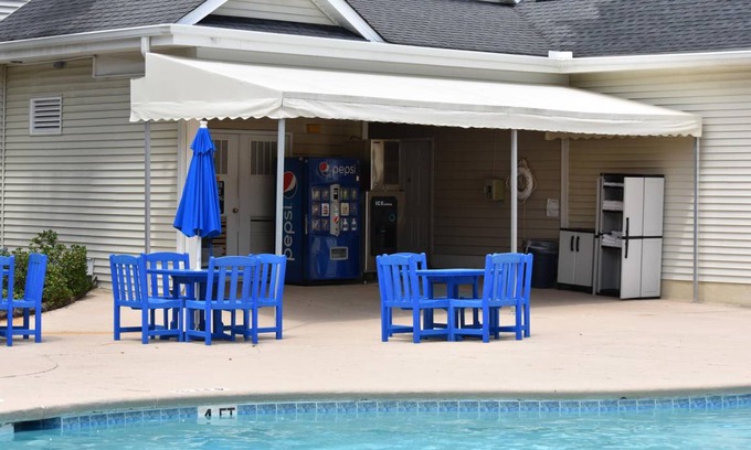 Calabash House | Budget-Friendly Retreat with Kitchen Amenities Awaits You