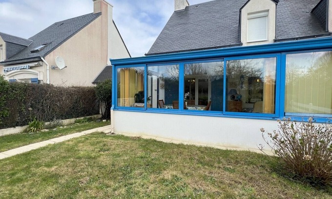 Kerherou House | Cozy Getaway: Poolside Retreat for 4 in Moelan Sur Mer