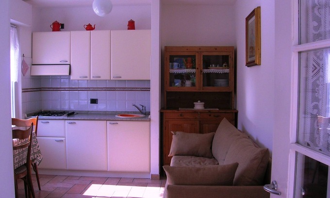 Val Maria-Pur Apartment | Cozy Lakefront Retreat for 4 with Ocean Views