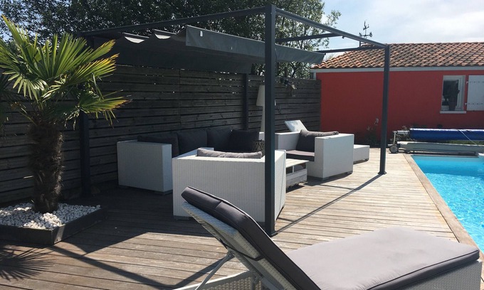 Les Boucholeurs House | Ideal House for 6 with Pool, Steps from the Beach