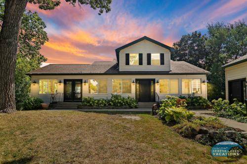 Lake Geneva House | House ∙ 8 bedrooms ∙ 23 guests