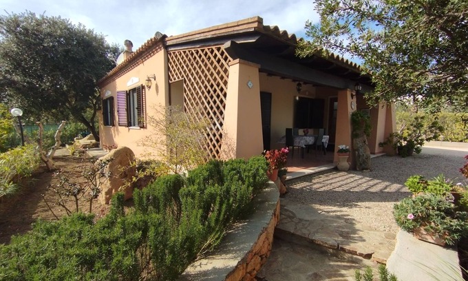 Cala Liberotto Apartment | Villa Hyacinth: Family-Friendly Retreat Near the Sea