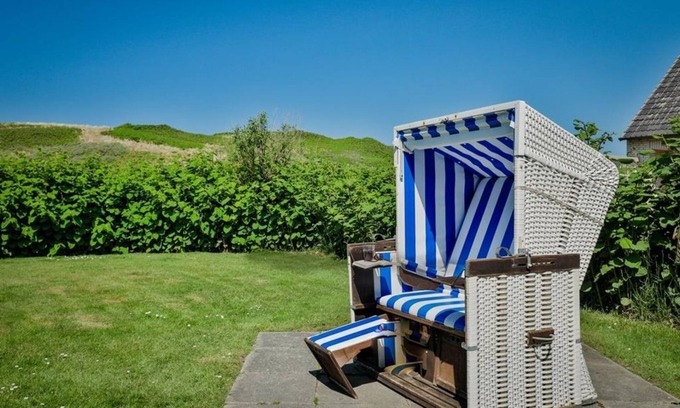 Rantum Apartment | Cozy House Aft Dunem: Ocean View & Pet-Friendly Retreat