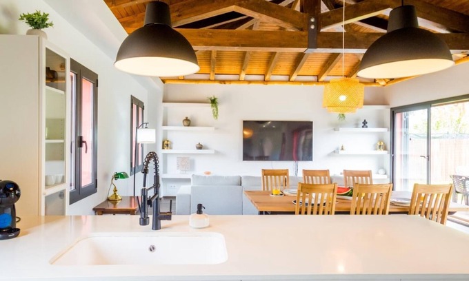 Palamos Villa | Relax at House Ananda with Private Pool near the Beach