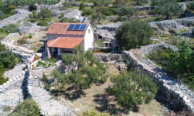 Tkon House | Cozy House Astrid: Oceanfront Getaway on Island Pasman