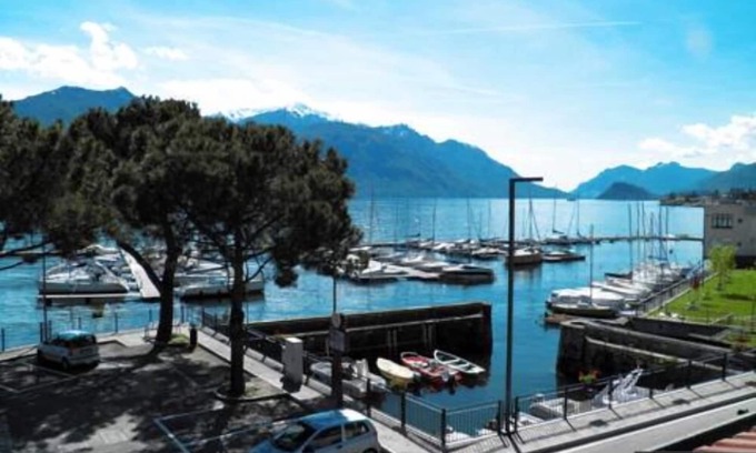 Menaggio Apartment | Unwind at the Welcoming Pier: Guest Rated 9.6/10