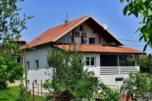 Catrnja House | Family-Friendly House Bićanić with a 9/10 Guest Rating